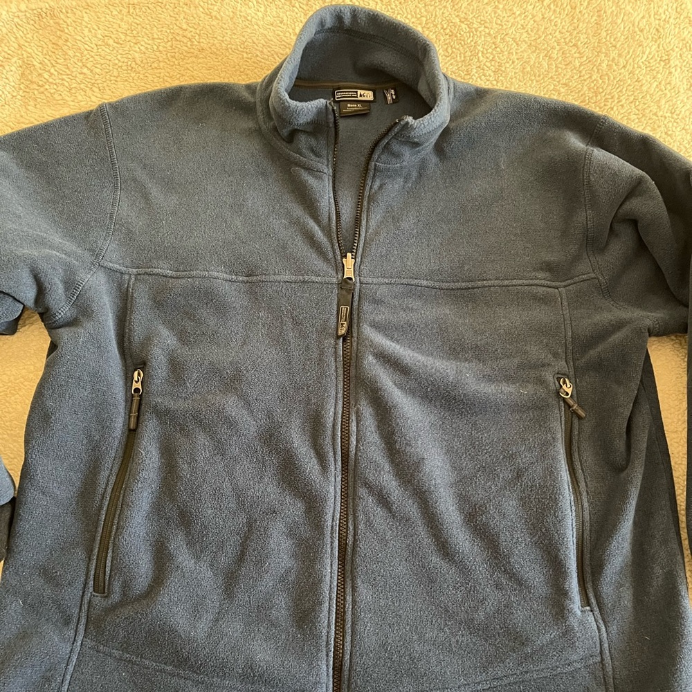 REÍ men’s fleece zip up. XL used once very good condition